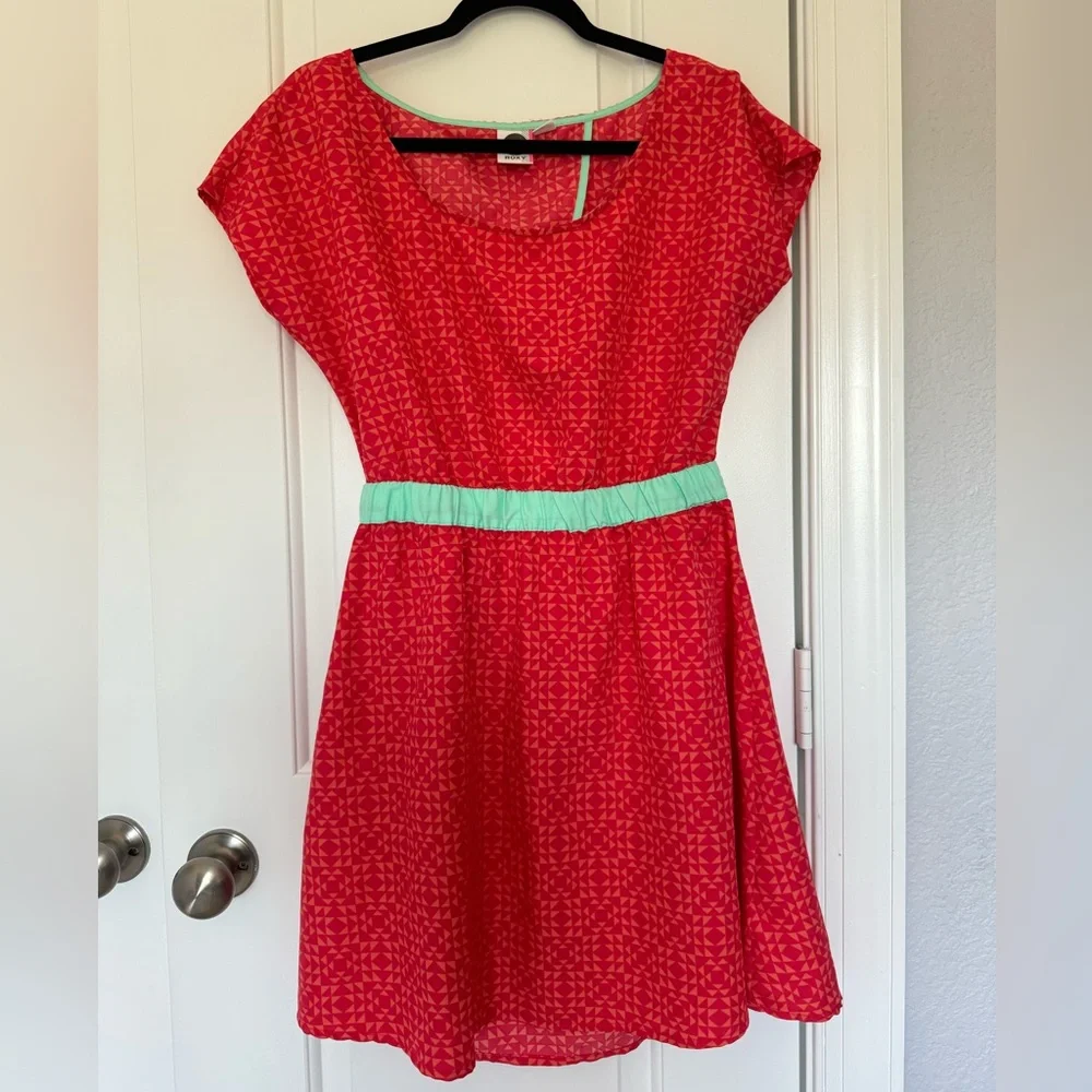 ❌SOLD❌Roxy Dress Teen's Large Red Geometric Mini Back Cutout Short Sleeve Swim - Picture 2 of 14